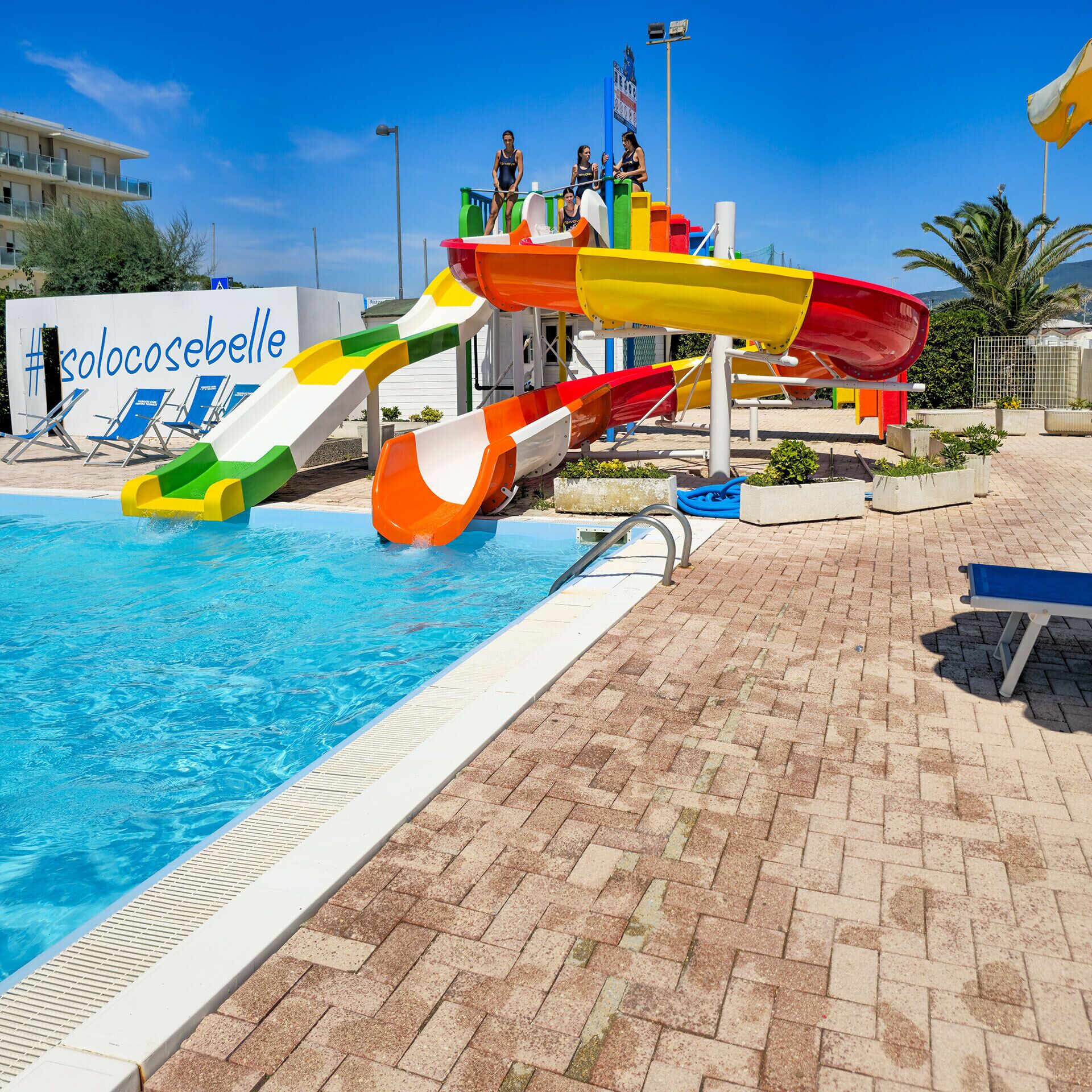 2 piscines extérieures