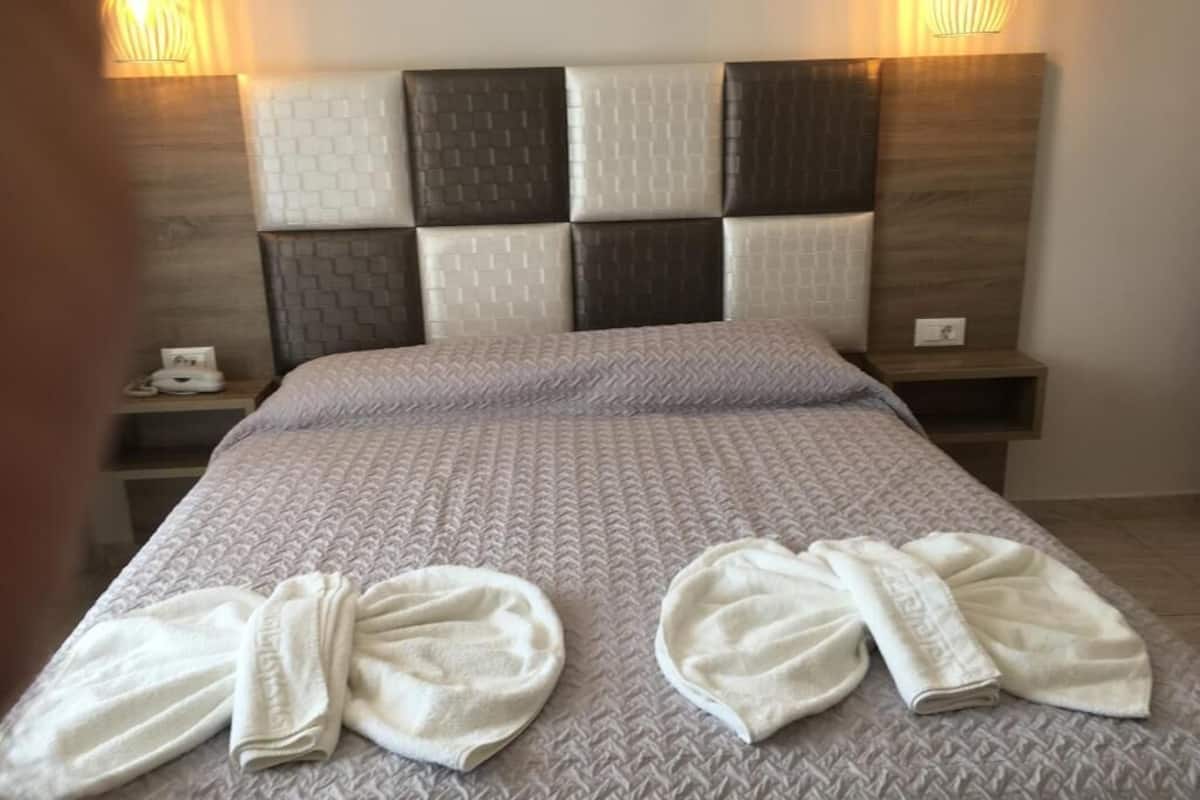 Ropa de cama de alta calidad, sistema de insonorización y wifi gratis 