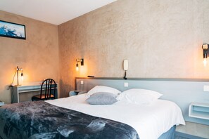 Superior Double Room - Hôtel du Soleil Levant (Argeles Gazost)