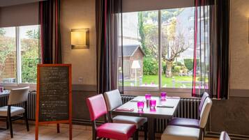 Serveert lunch en diner, Franse gerechten