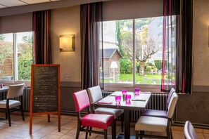 Lunch and dinner served, French cuisine