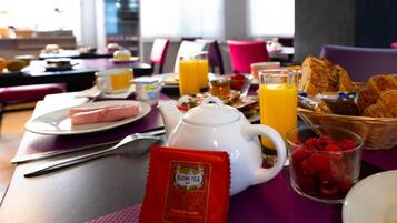 Lunch and dinner served, French cuisine