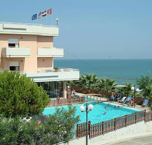 Seasonal outdoor pool - Residence Azzurro (Massignano)