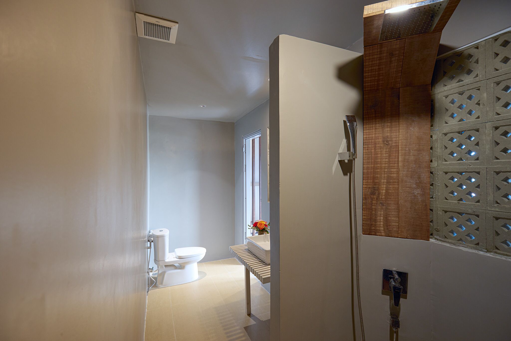 family quadruple room | bathroom | shower, free toiletries, hair dryer, slippers