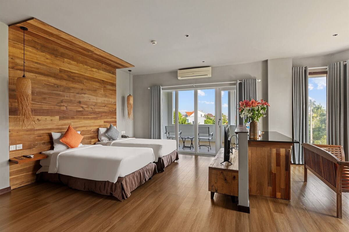 Phòng đôi Junior | Bộ đồ giường cao cấp, minibar, két bảo mật tại phòng, bàn 
