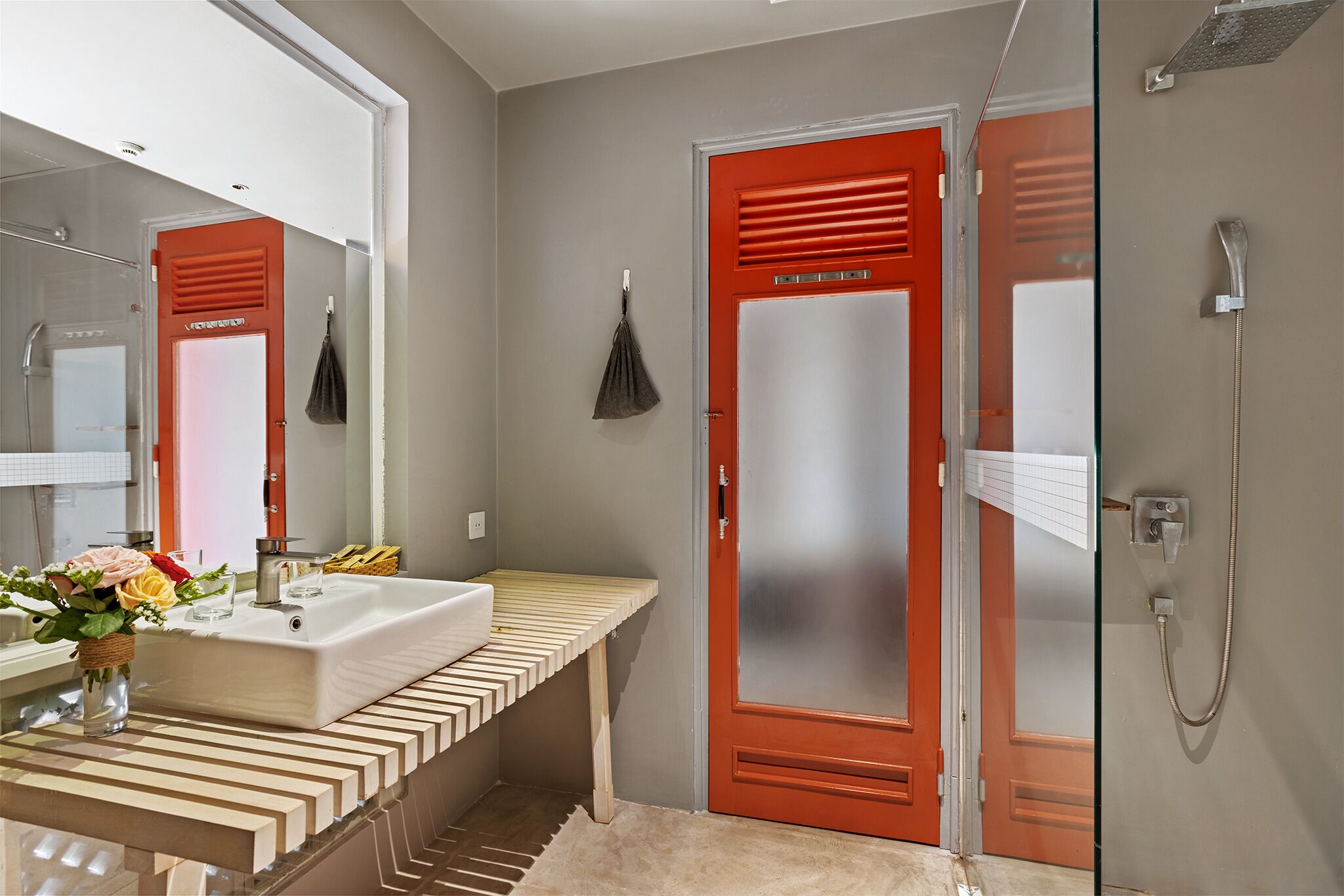 shower, free toiletries, hair dryer, slippers