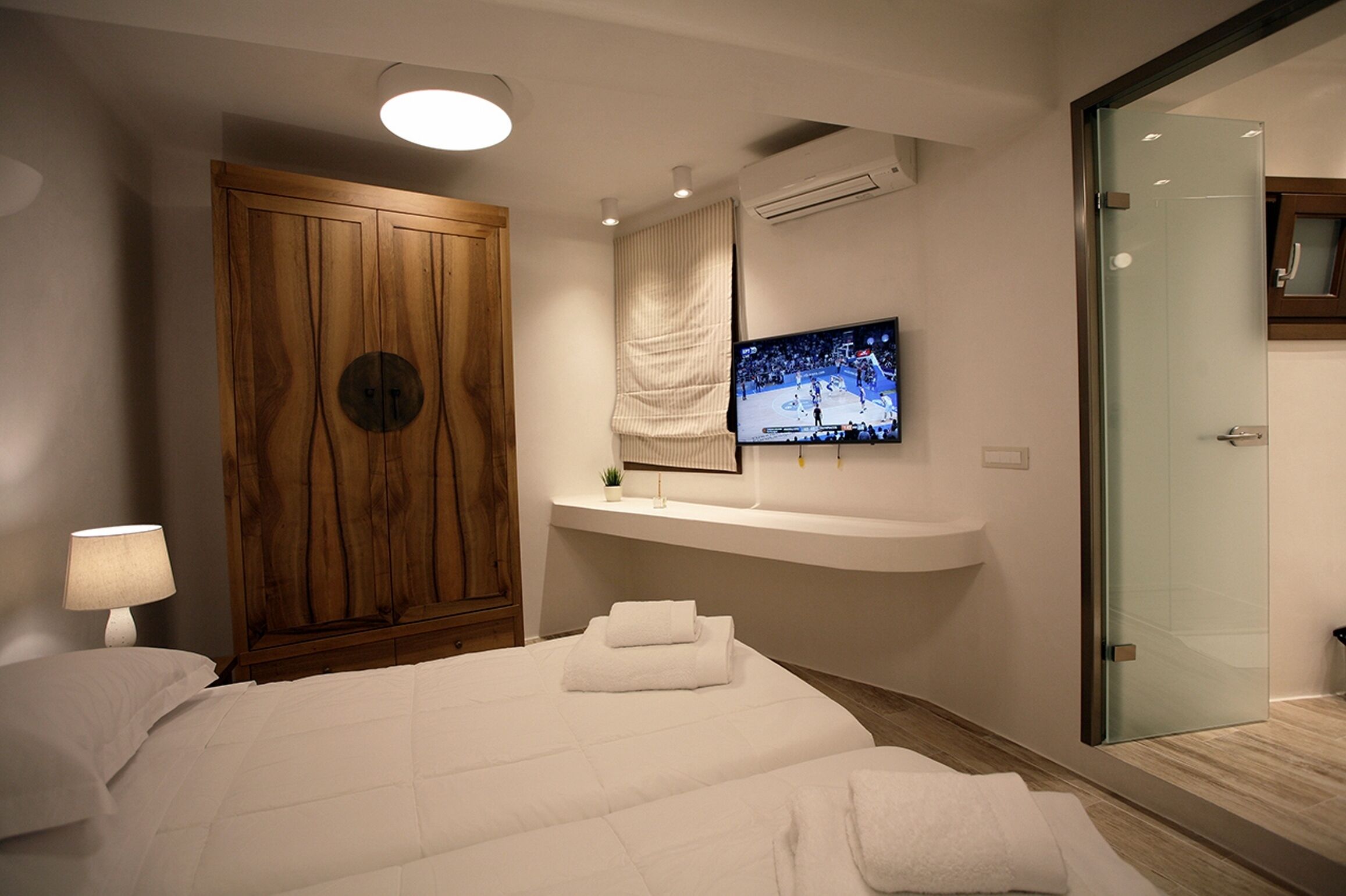 Premium bedding, pillowtop beds, in-room safe, individually decorated