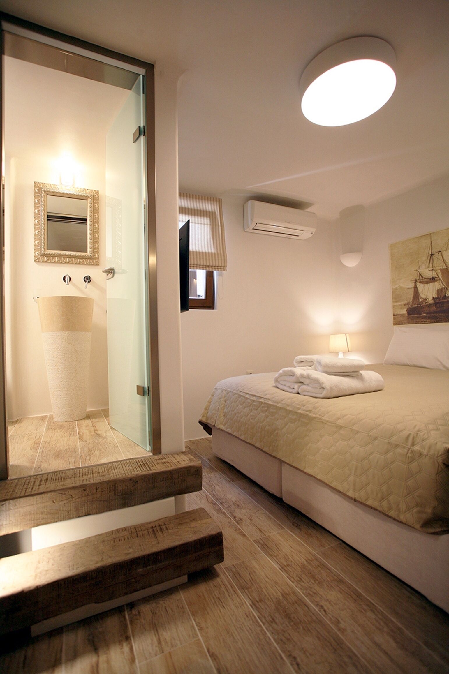 Premium bedding, pillowtop beds, in-room safe, individually decorated