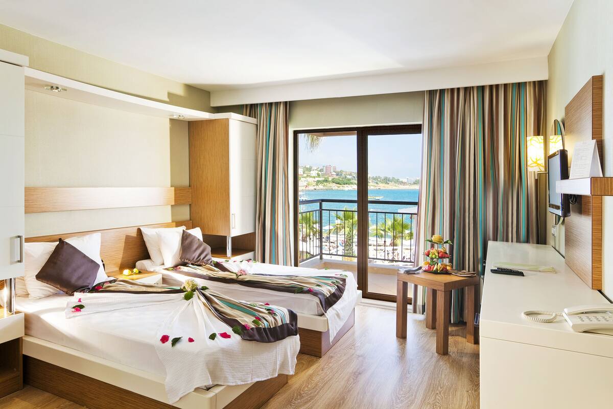 Flora Mercan Room - Halal