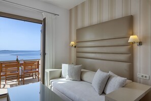 Junior Suite, Sea View | Living room