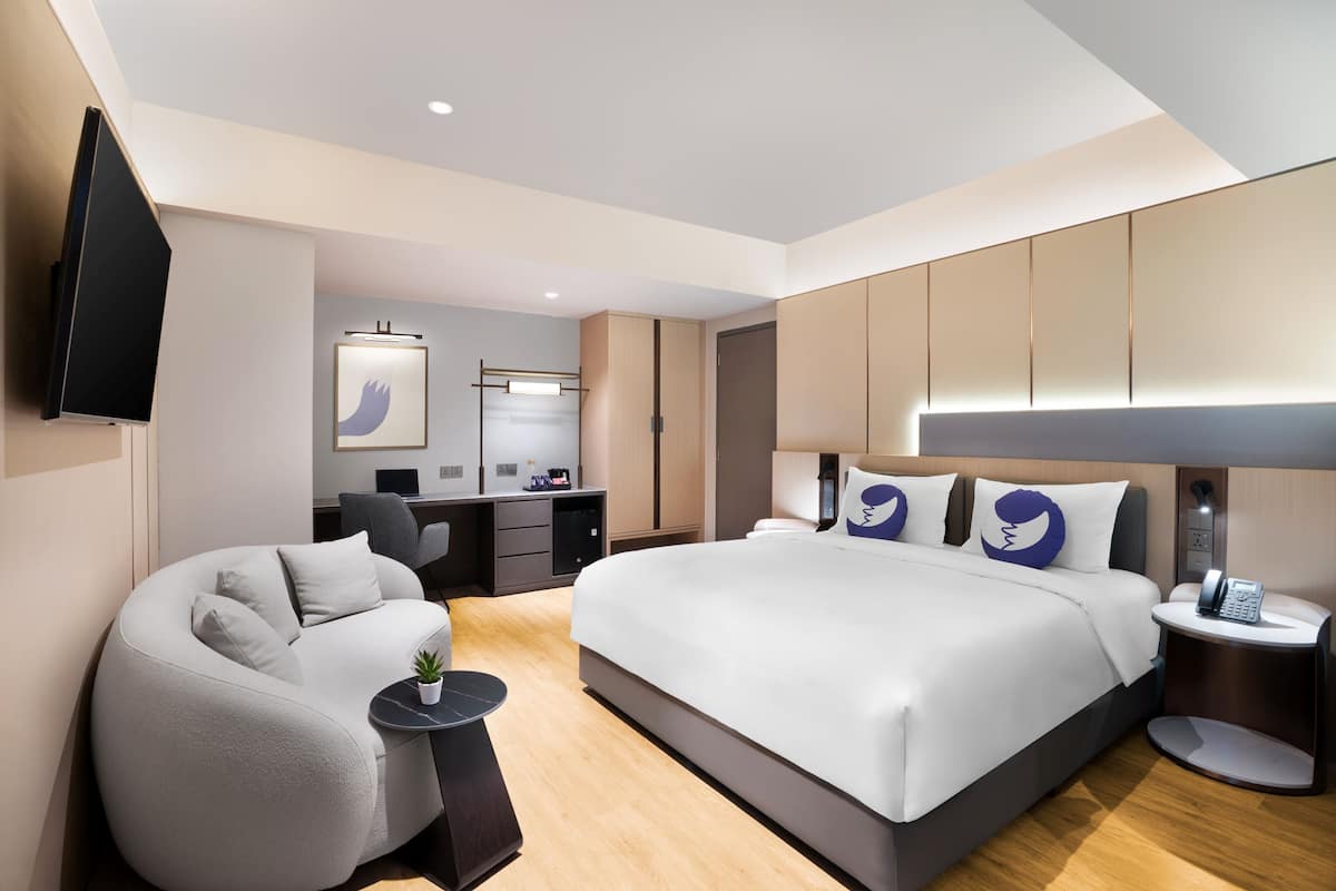 Executive Room | In-room safe, desk, iron/ironing board, free WiFi