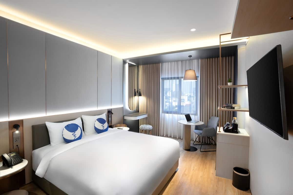 Deluxe Room | In-room safe, desk, iron/ironing board, free WiFi