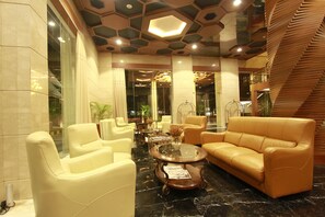 Lobby sitting area - Da Vienna Boutique Hotel (Batam)