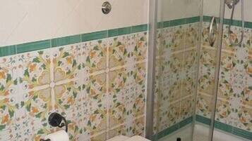 Double Room | Bathroom | Shower, hair dryer