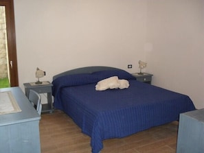 Premium bedding, in-room safe