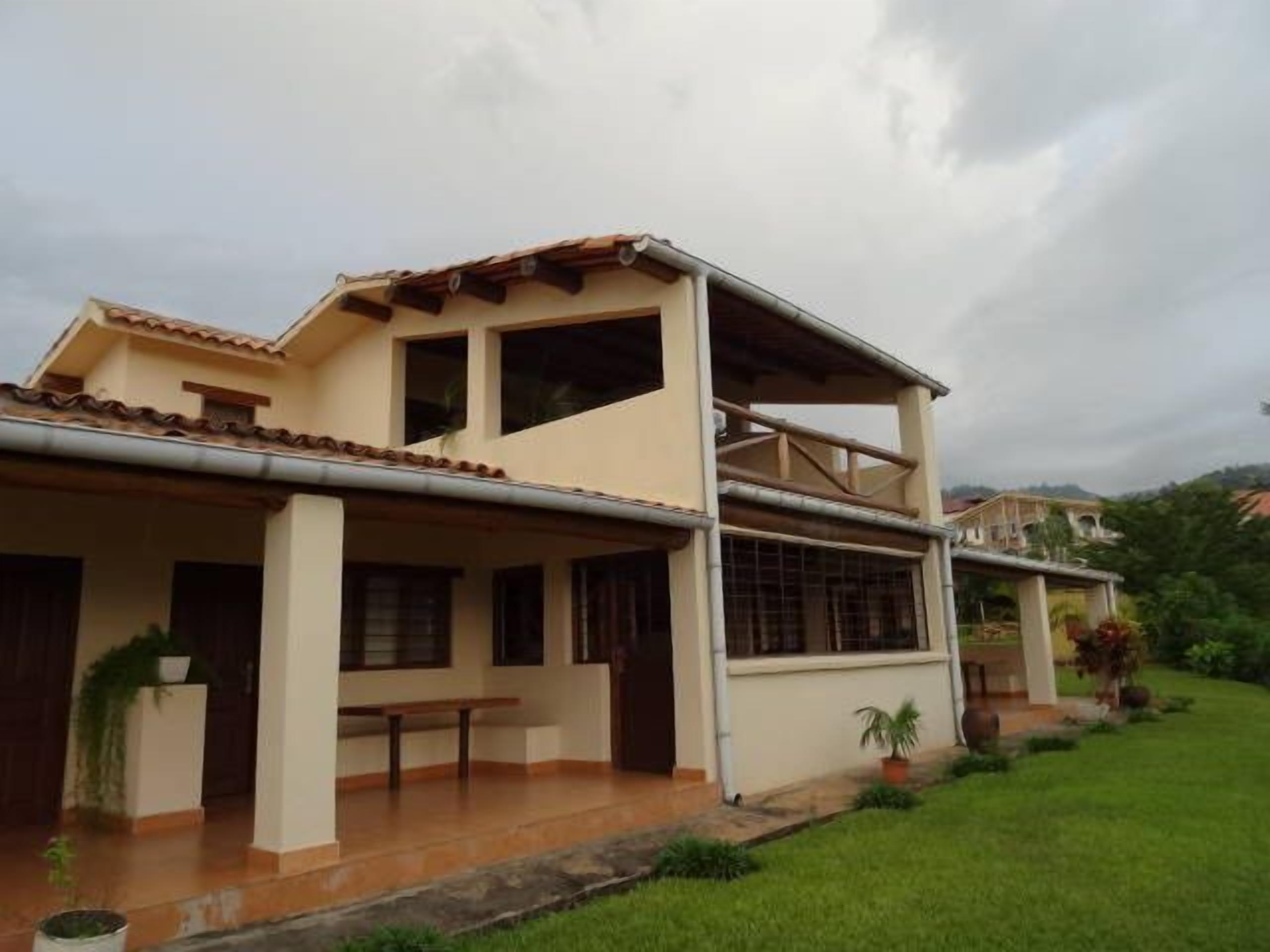 1 bedroom, premium bedding, desk, soundproofing