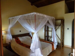 1 bedroom, premium bedding, desk, soundproofing