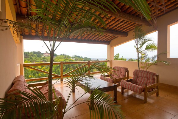 Front of property – evening/night - Goodlife Residence (Bujumbura)