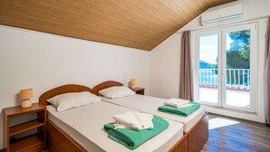 Habitación Deluxe con 2 camas individuales, balcón, vistas al mar