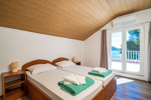 Habitación Deluxe con 2 camas individuales, balcón, vistas al mar | Wifi gratis y ropa de cama