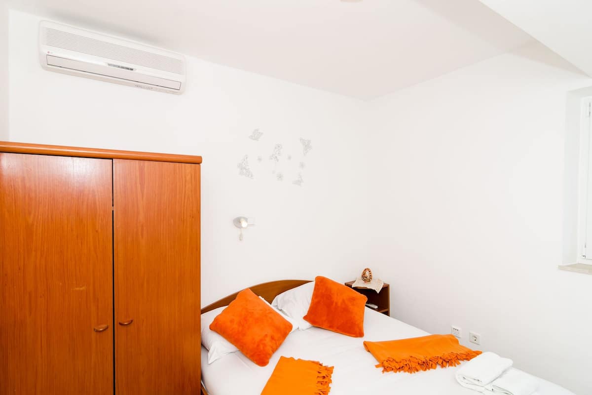 Double Room With Private External Bathroom | 免费 WiFi、床单