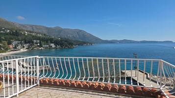 Superior Twin Room, Balcony, Sea View | Free WiFi, bed sheets