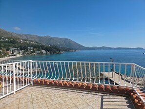 Camera Superior con 2 letti singoli, balcone, vista mare | Wi-Fi gratuito, lenzuola