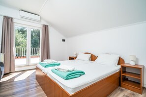 Superior-Doppelzimmer, Balkon, Meerblick | Kostenloses WLAN, Bettwäsche