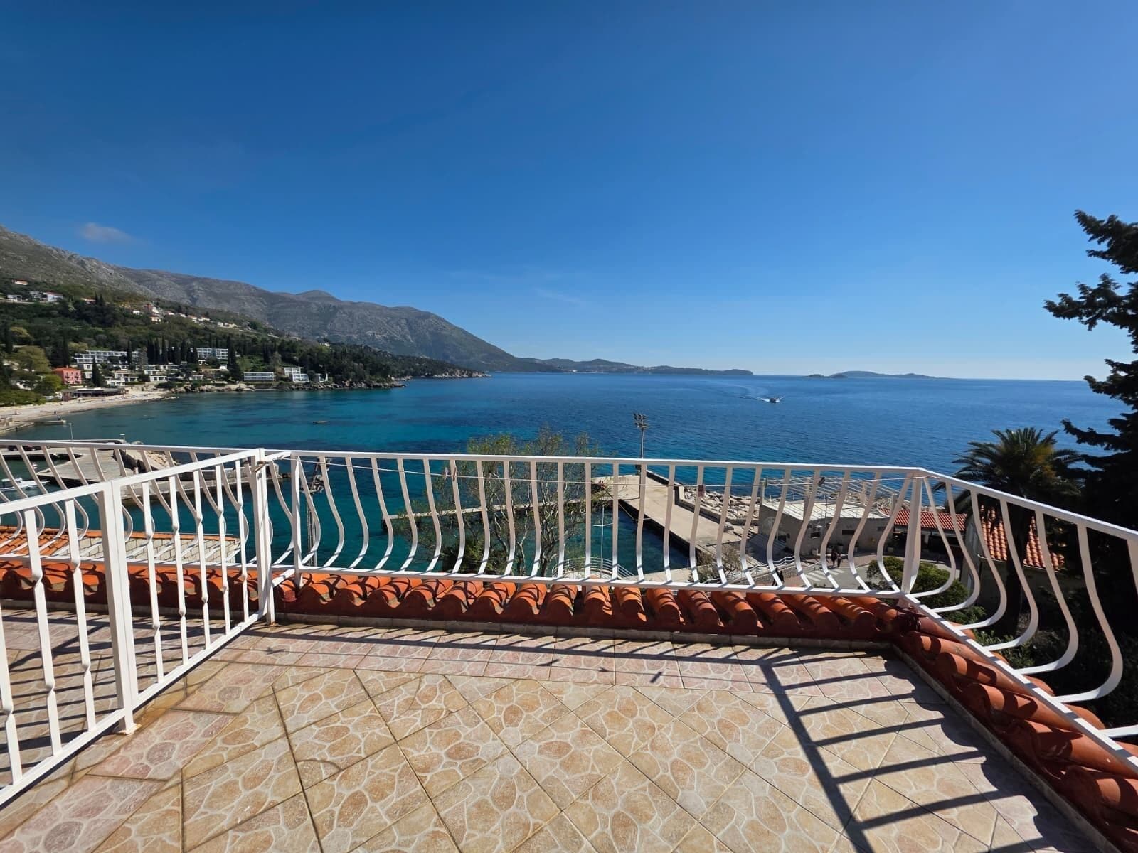 Superior Twin Room, Balcony, Sea View | Free WiFi, bed sheets