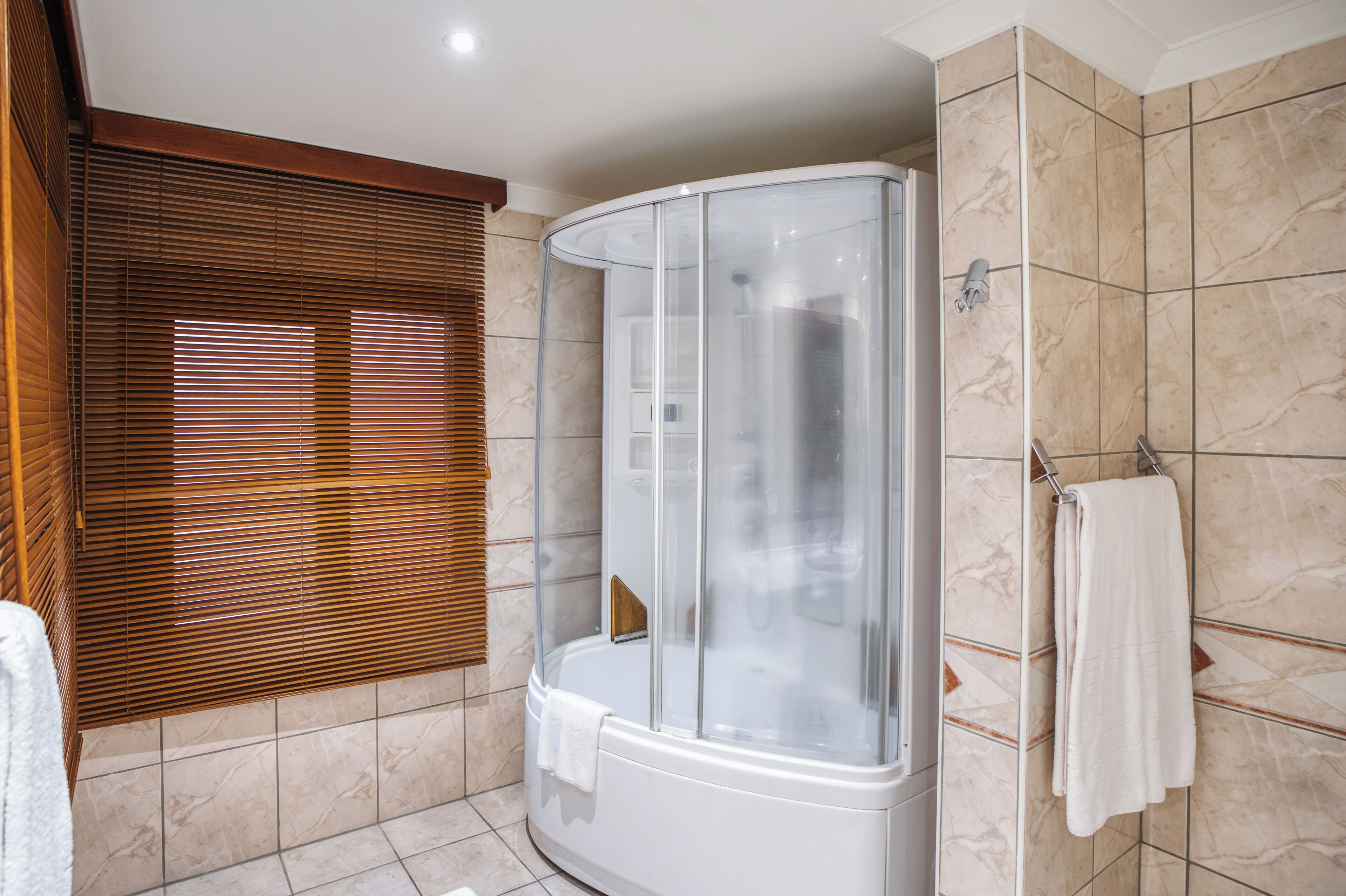 Honeymoon Room | Biancheria da letto di alta qualità, materassi Select Comfort