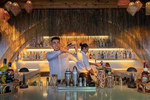 4 bars/lounges, 2 beach bars, poolside bar - Martı Myra - All Inclusive (Kemer)