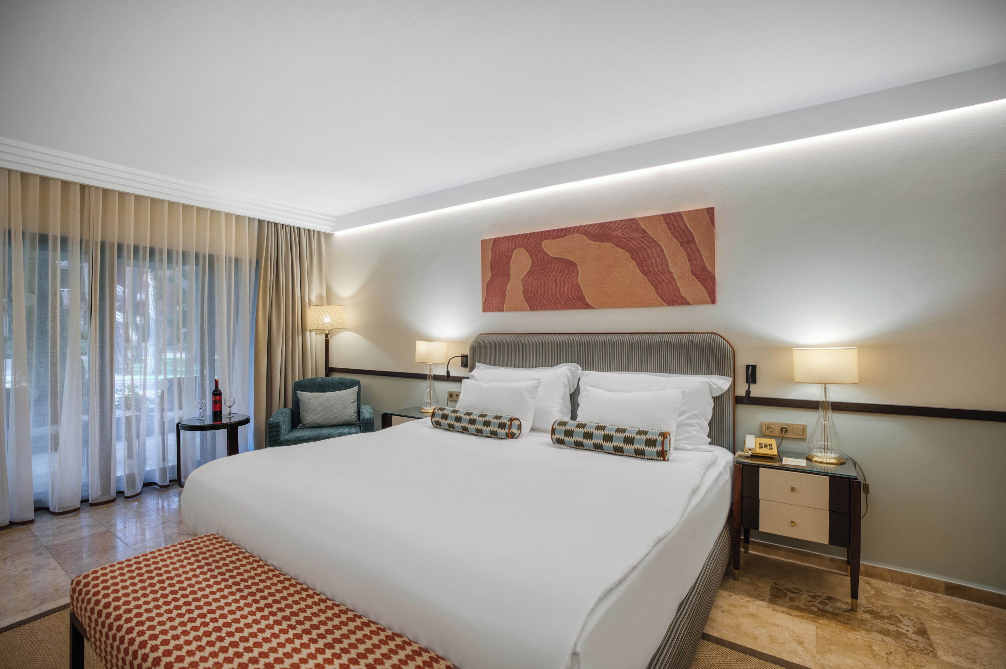 Premium bedding, Select Comfort beds, free minibar, in-room safe