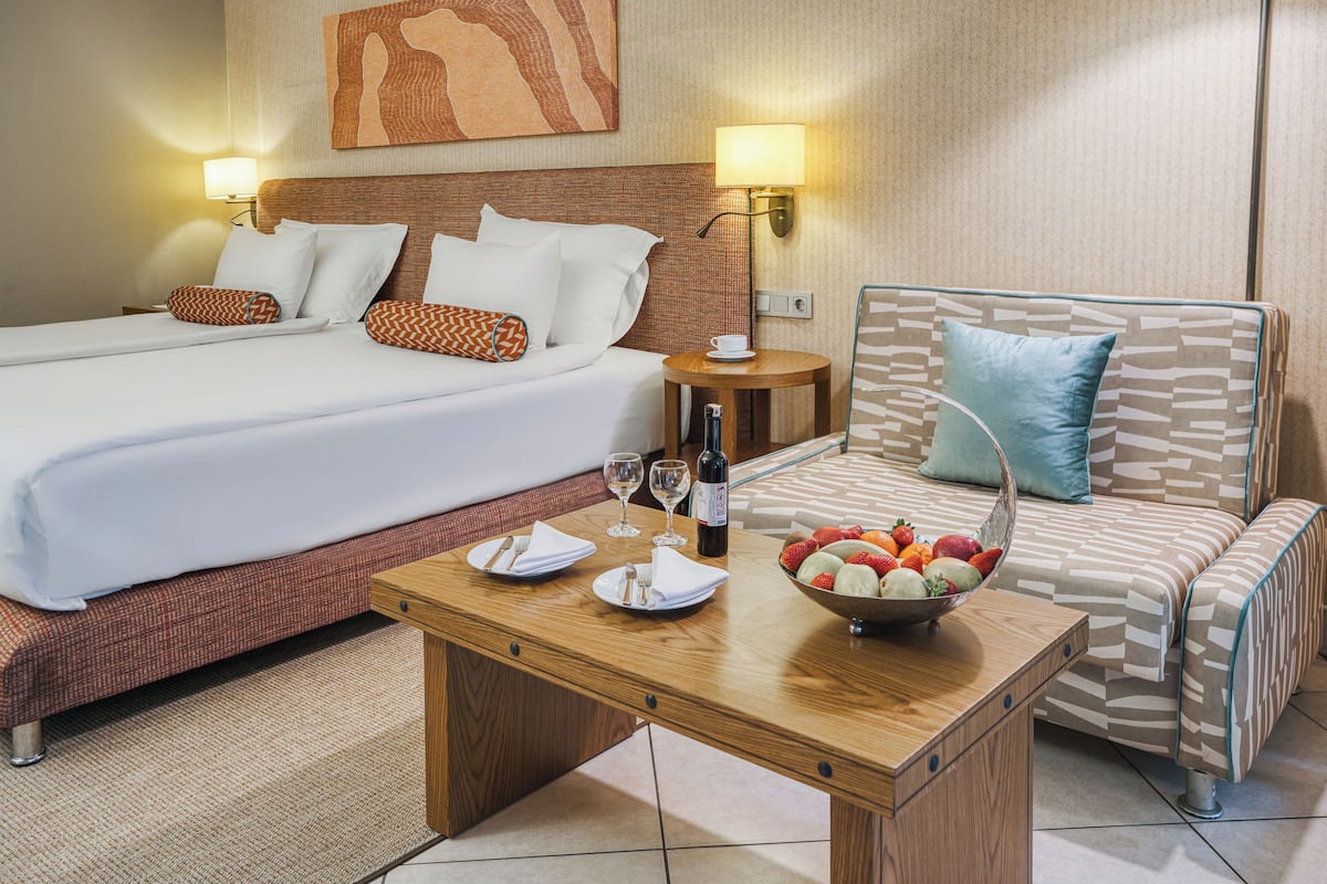 Deluxe Room | Hochwertige Bettwaren, Select-Comfort-Betten, kostenlose Minibar