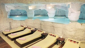 A spa area with multiple sunbeds and a pool. - Martı Myra - All Inclusive (Kemer)