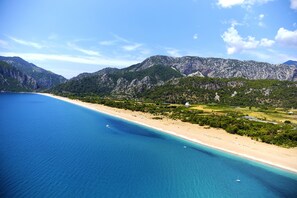 Private beach, free beach cabanas, sun loungers, beach umbrellas - Martı Myra - All Inclusive (Kemer)