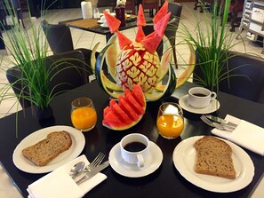 Dagelijks ontbijtbuffet (EUR 14 per persoon)