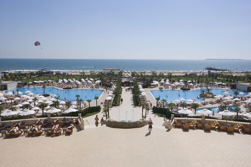 Dit Majestic Beach Resort