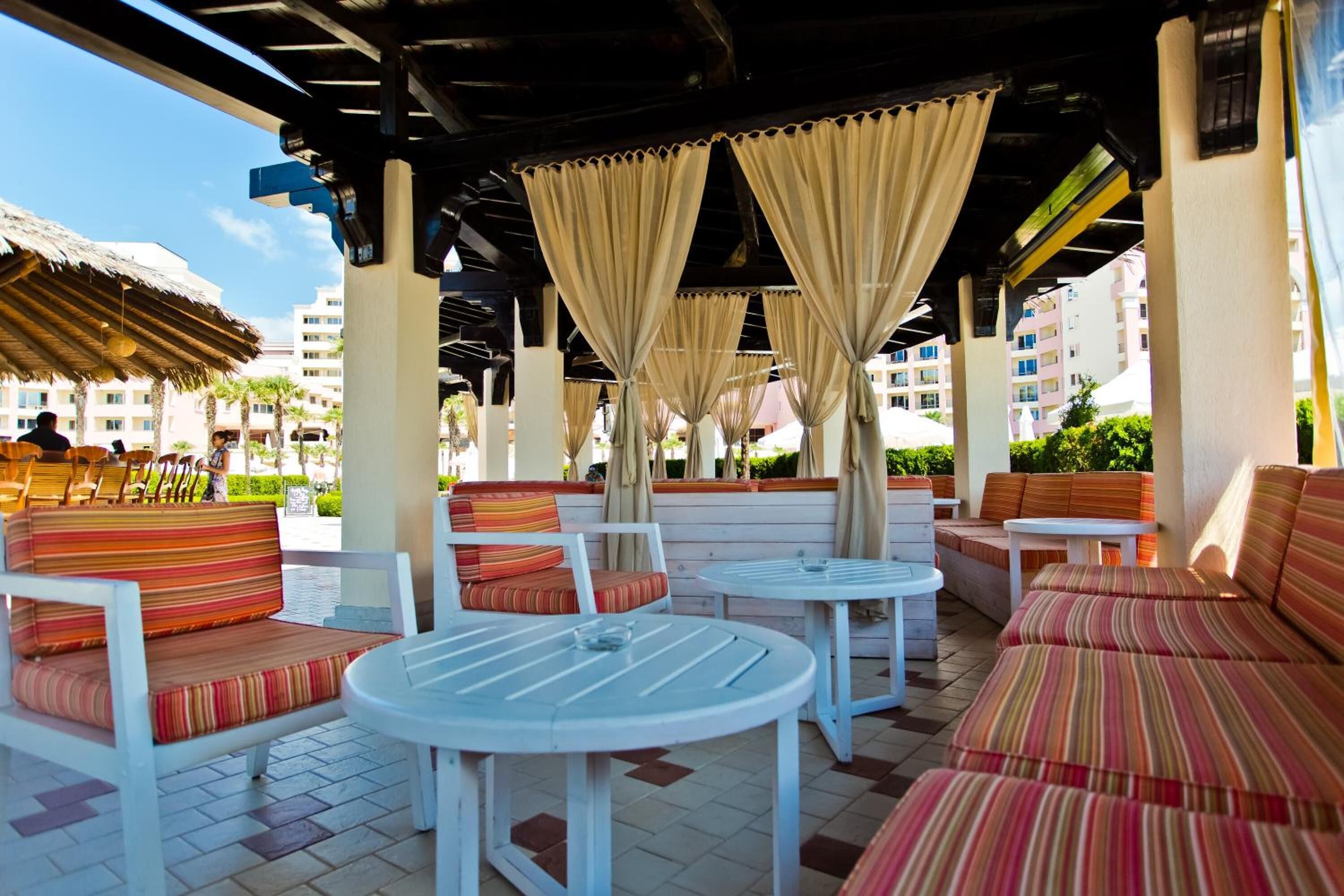 breakfast and dinner served, international cuisine