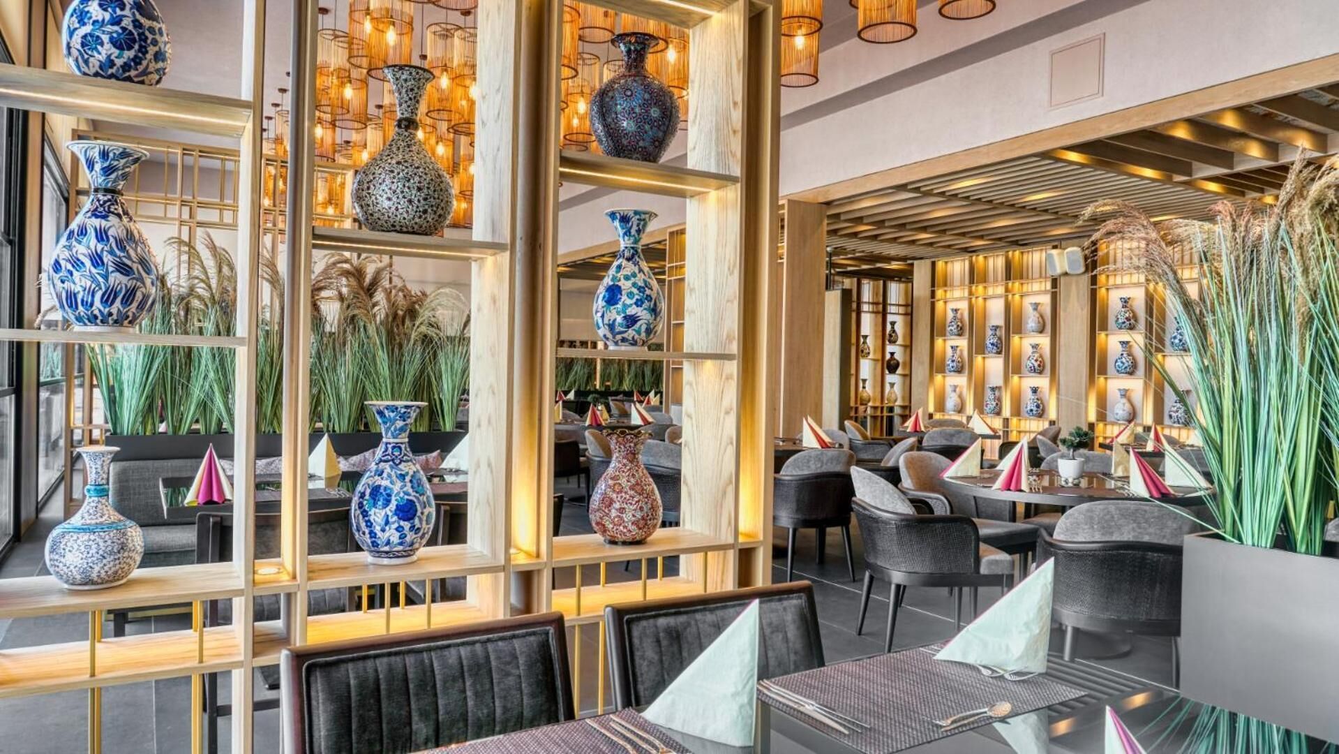 breakfast and dinner served, international cuisine