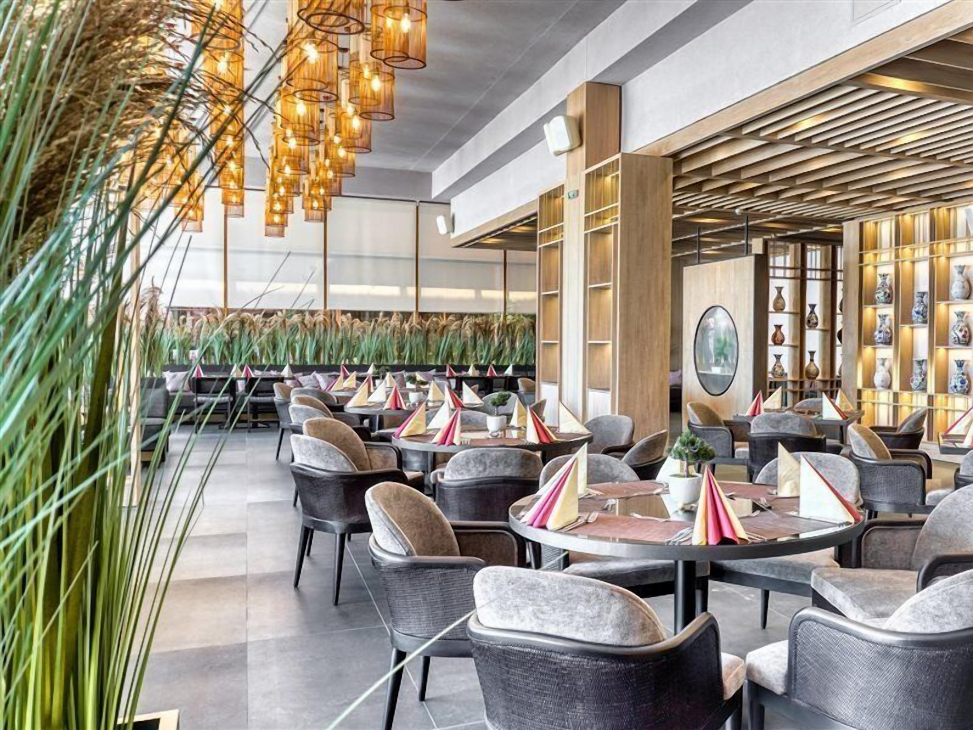 breakfast and dinner served, international cuisine