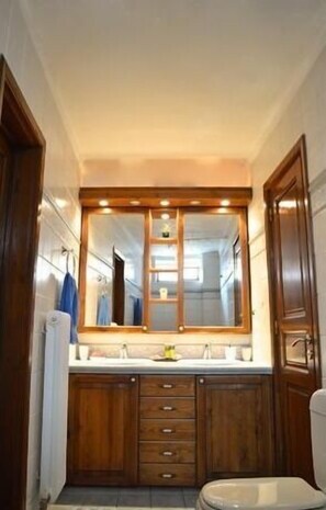 Villa, 5 chambres | Salle de bain