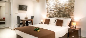 Split Oasis Apartments