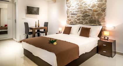 Split Oasis Apartments