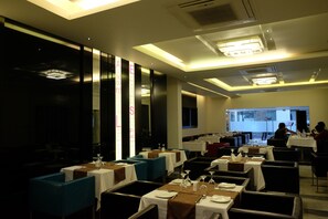 2 ristoranti, cucina internazionale