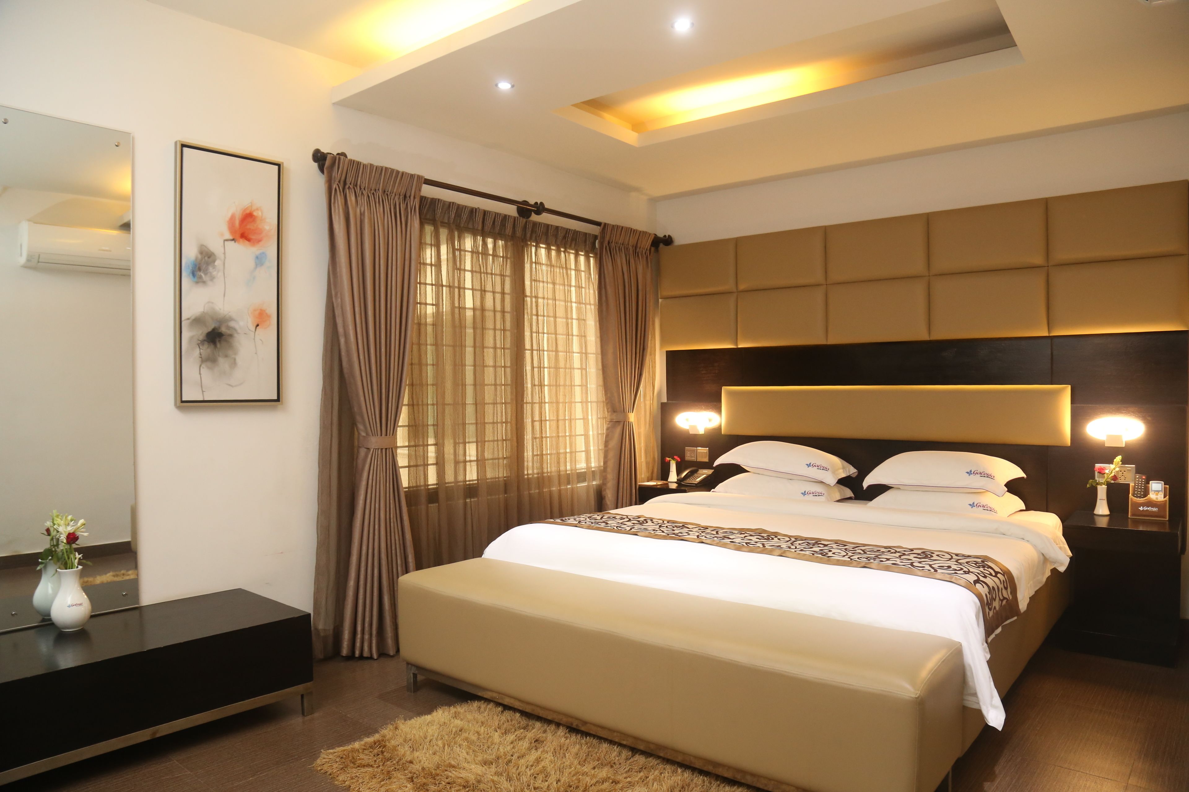 Premium kamer, 1 slaapkamer | Een minibar, een kluis op de kamer, een bureau