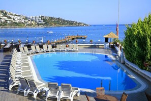 Außenpool, Liegestühle