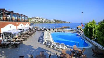 Outdoor pool, sun loungers