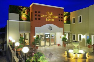 住宿正面 - 傍晚/夜晚