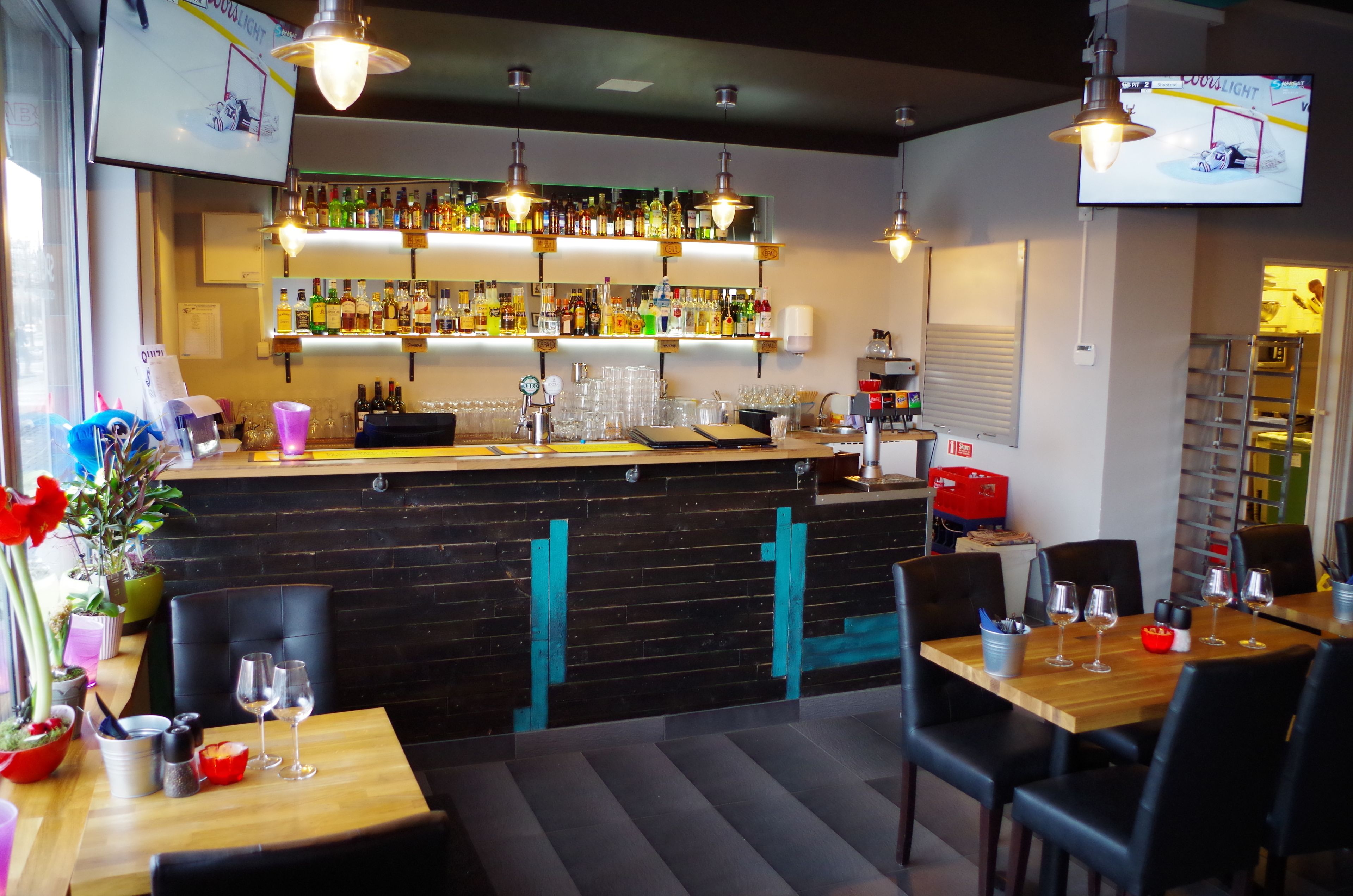 Photo - Spoton Hostel & Sportsbar