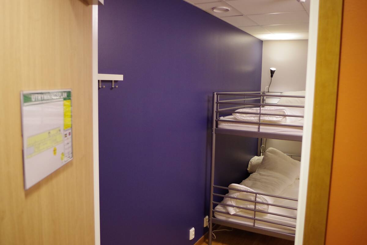 Soundproofing, free WiFi, bed sheets